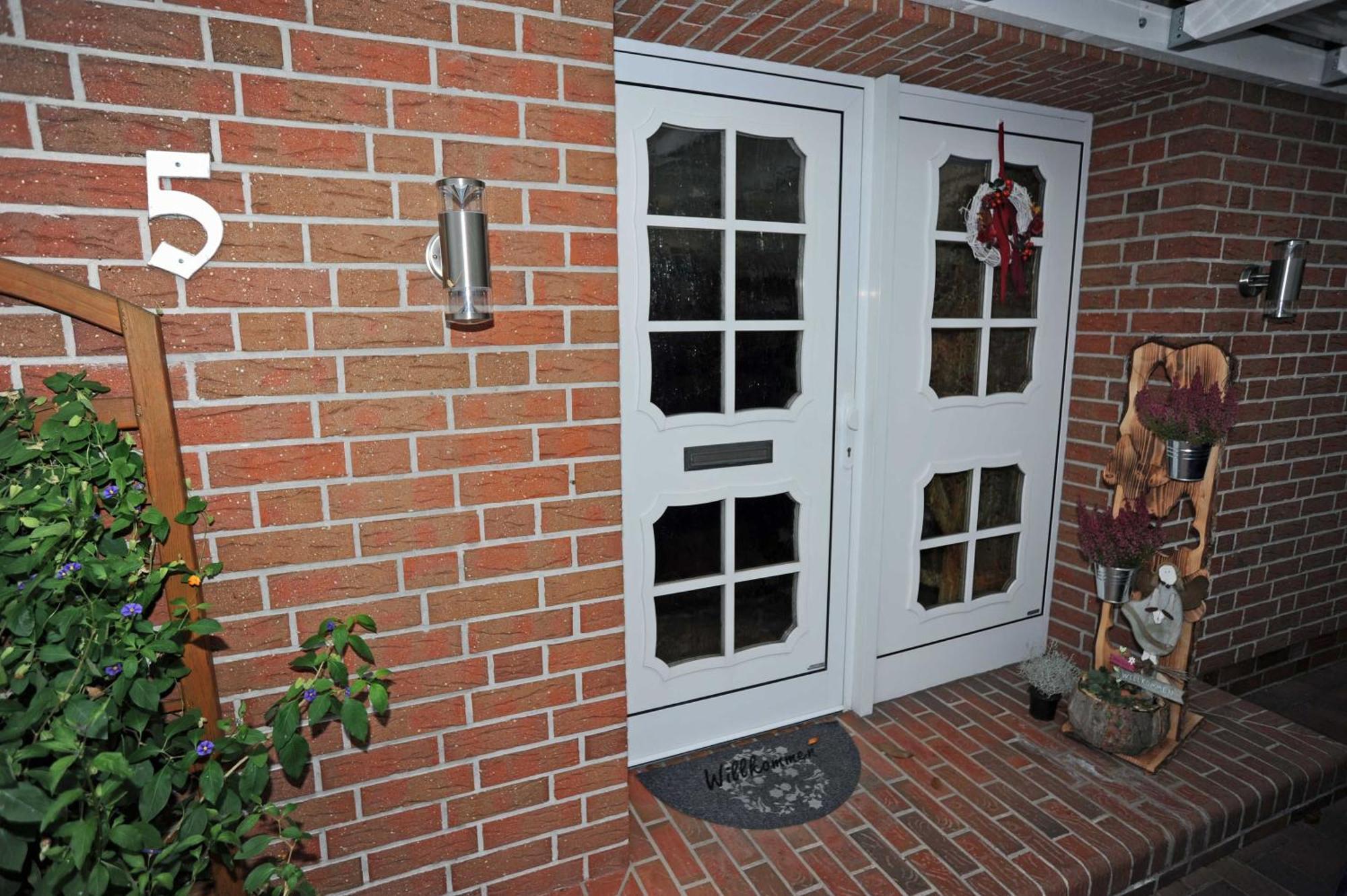 Ferienwohnung Brentano_ 65230 Moormerland Exterior foto